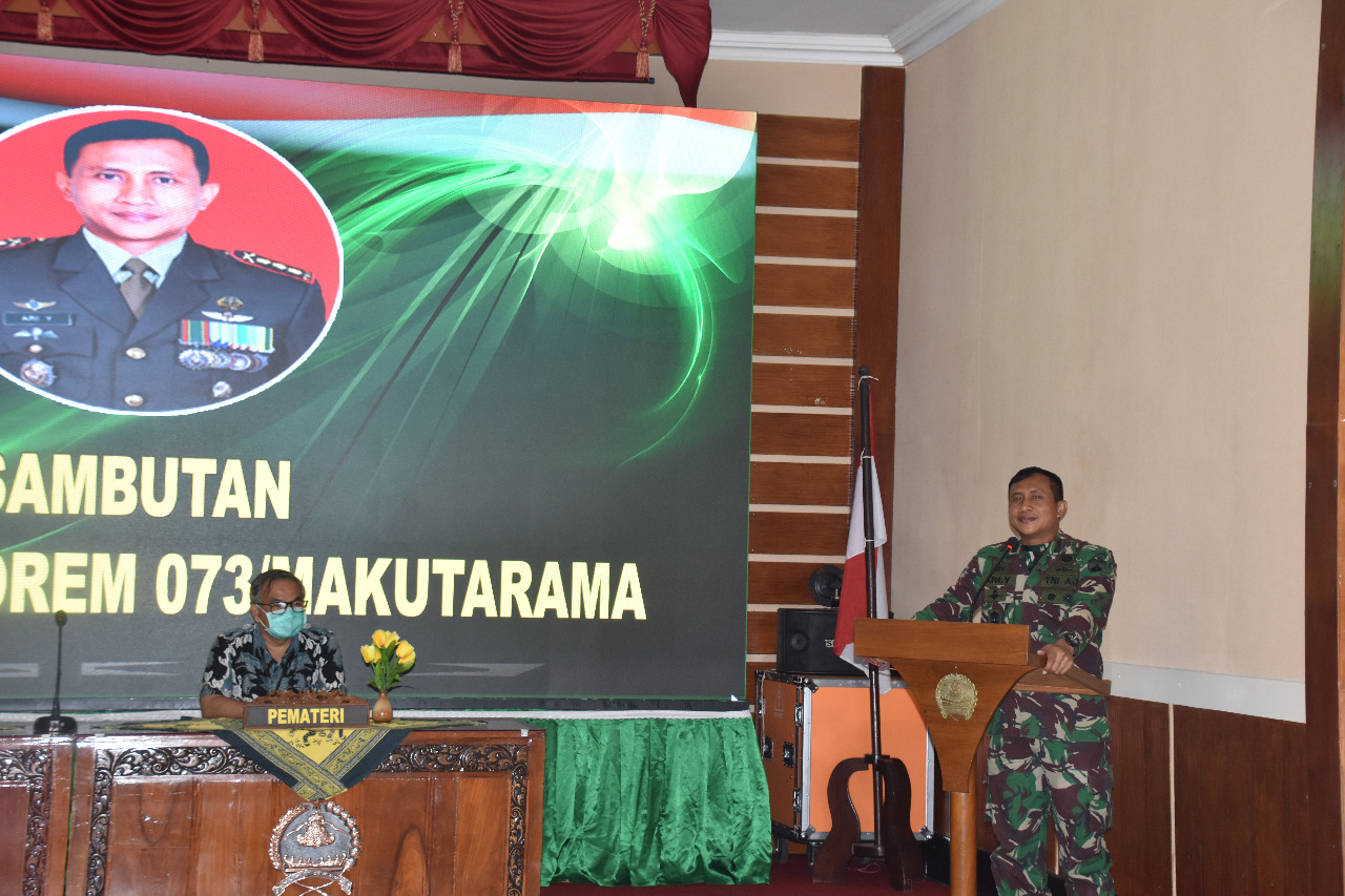 Motivator Nasional Dr. Drs. Aqua Dwipayana Berikan Motivasi Kepada Prajurit Korem 073/MKT 